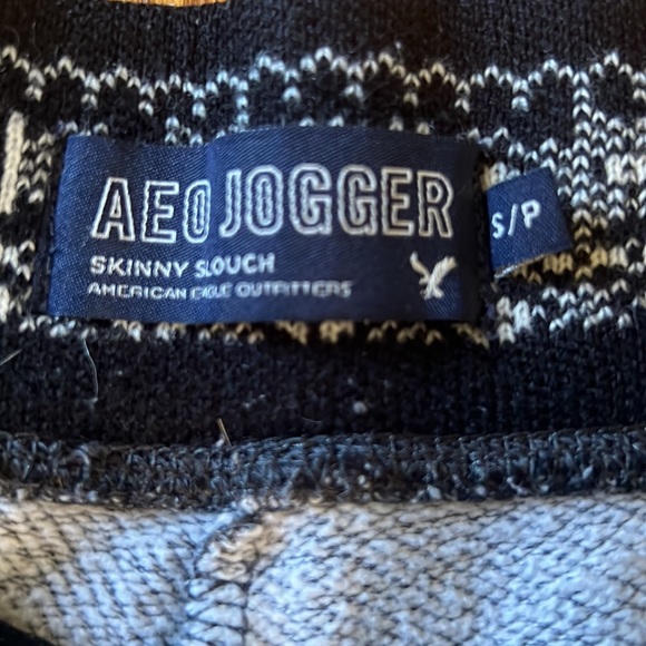 American Eagle Joggers - Picture 2 of 6